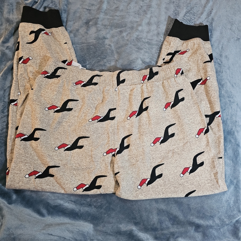 Hollister Mens  Beige Christmas Joggers with Black and Red Print  Mens Size M - Picture 7 of 14